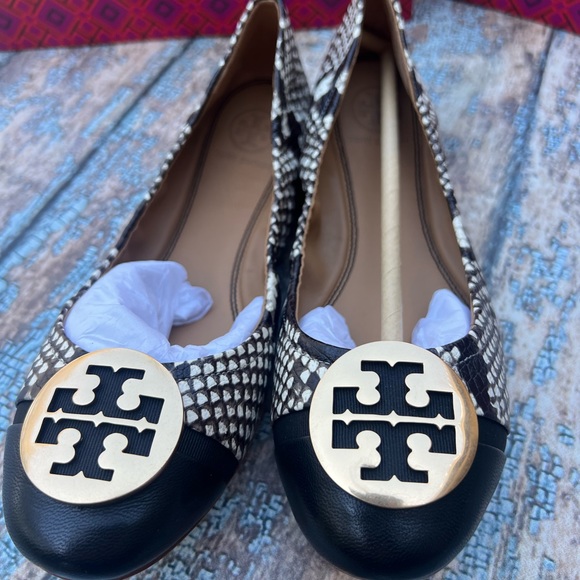Brand New RARE Tory Burch Minnie Flat - Picture 3 of 3
